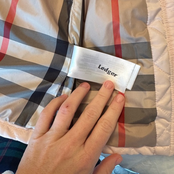 Burberry Kids Pink Quilted Jacket. 3T - Picture 3 of 5